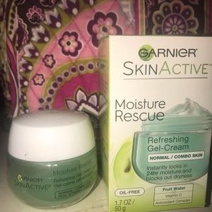 SOLD! Garnier SkinActive Moisture Rescue Gel